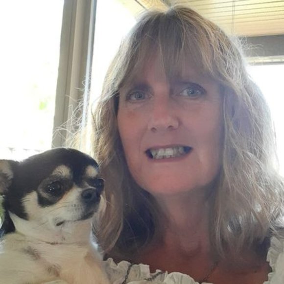 Meet your Posher, Lesa - Picture 1 of 4